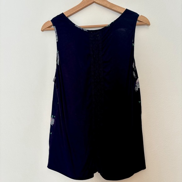 Market & Spruce Floral‎ Navy Tank - Picture 2 of 6